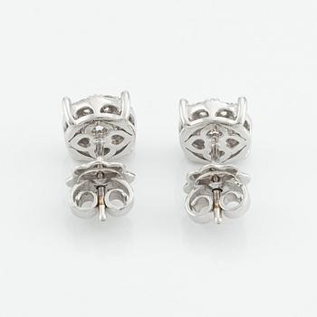 Earrings with brilliant-cut diamonds.