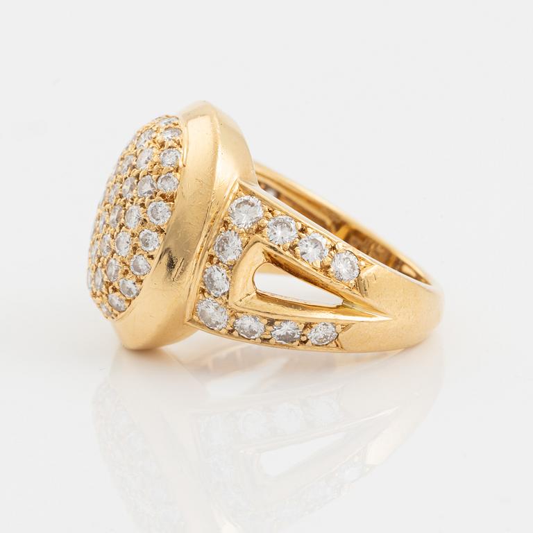 A Cartier ring in 18K gold set with round brilliant-cut diamonds.