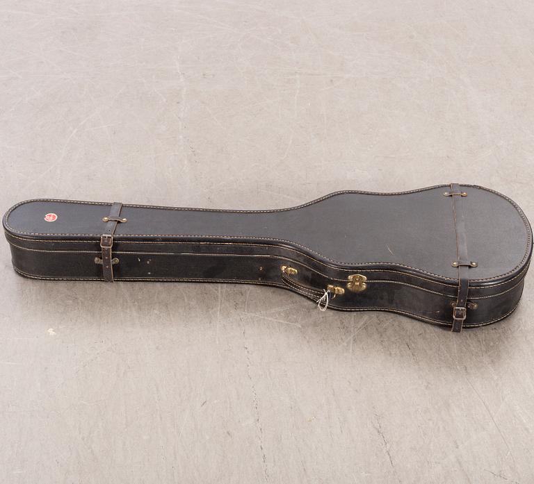 A 1960's electric bass, Höfner 500/2 Club Bass, Sunburst.
