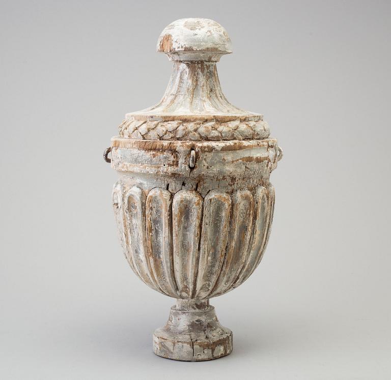 A carved decorative wood urn, late 18th / early 19th century.