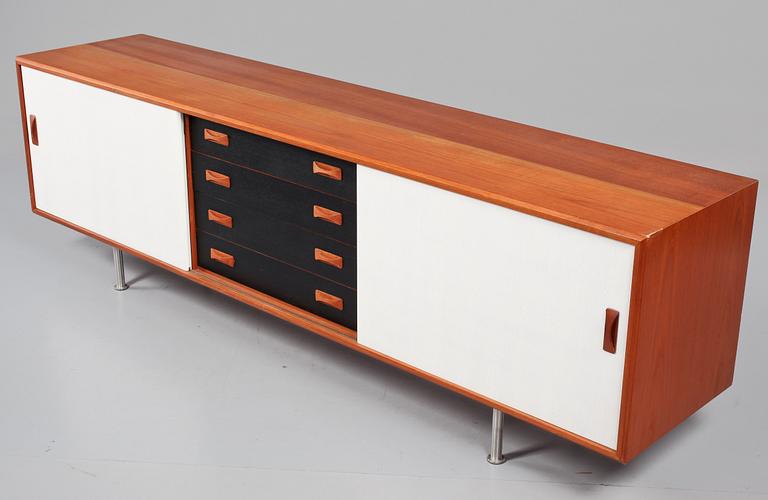 SIDEBOARD, Clausen & Søn, Silkeborg, Danmark, 1900-talets tredje kvartal.