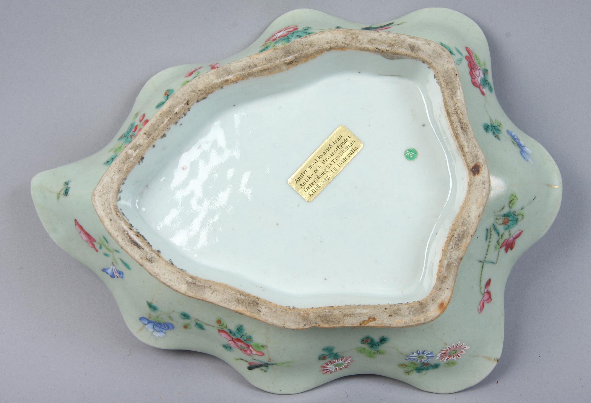 UPPLÄGGNINGSFAT, 2 st, porslin, Kina, 1800/1900- tal.