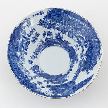 A large Japanese bowl, 20th Century, signed.