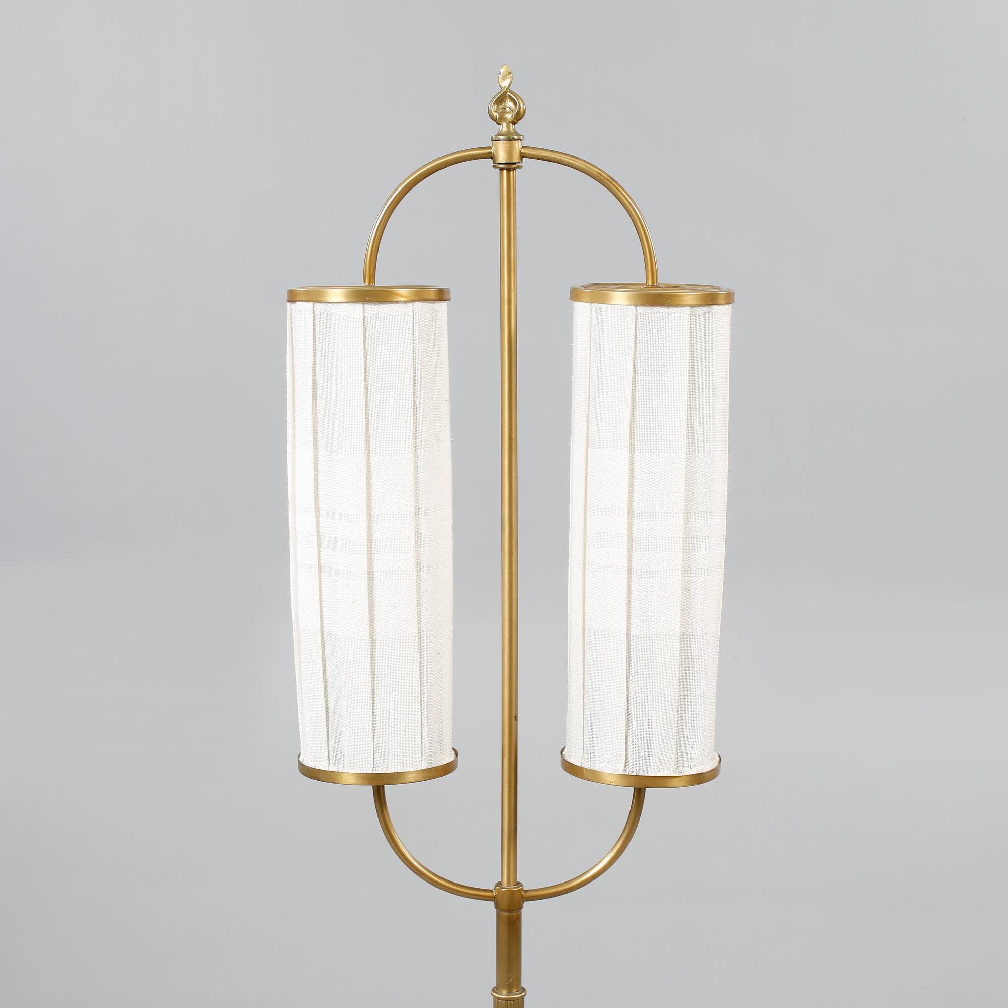 GOLVLAMPA, omkring 1900-talets mitt.