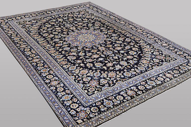 A carpet, Kashan, ca 420 x 296 cm.