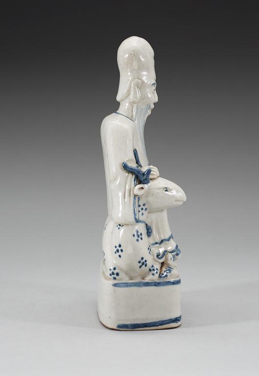 A blue and white figurine of Sholaou, Ming dynasty (1368-1644).