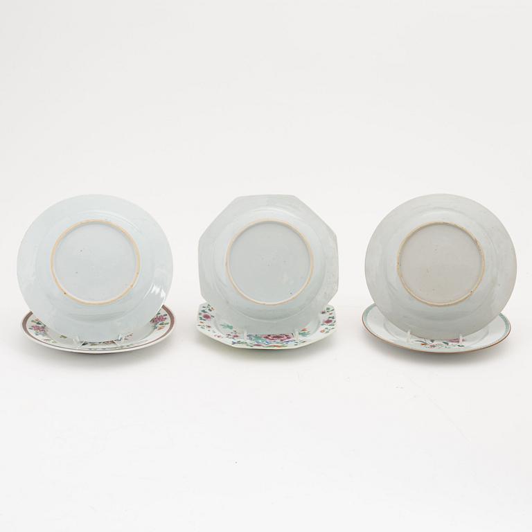 Tallrikar, sex stycken (2+2+2), porslin, Kina, Qingdynastin, Qianlong (1736-95).