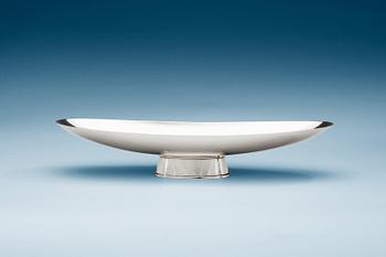 729. An Atelier Borgila sterling boat shaped bowl, Stockholm 1955.