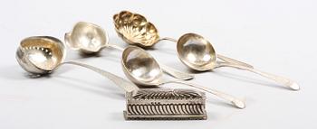 SERVERINGSSKEDAR SAMT DOSA, 6 delar, silver, bla Johan Gustaf Hentzell, Kalmar 1900.