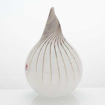 Oiva Toikka, a glass sculpture signed O. Toikka Nuutajärvi, Kotiliesi 2004.