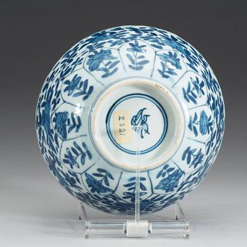 A blue and white Lotus bowl, Qing dynasty, Kangxi (1662-1722).