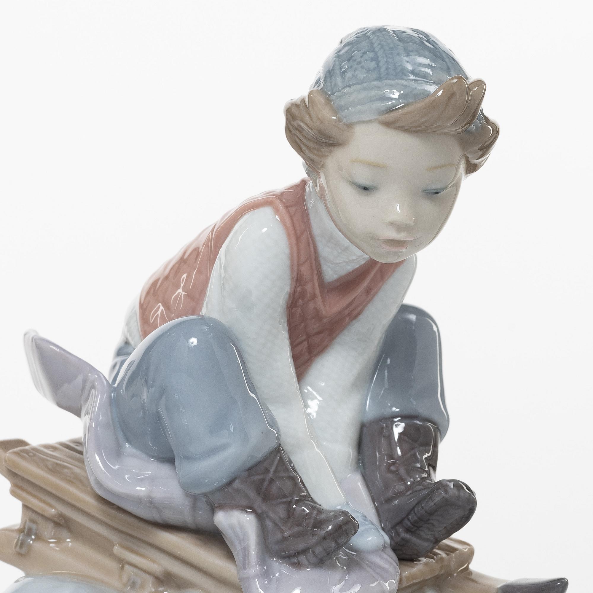 Lladró, figurines, 3 pcs, "Winter whimsy collection": "I'll keep you warm", "Look out below!", "Talk to me!", Spain.
