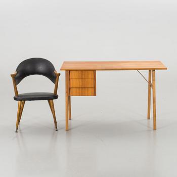 SKRIVBORD MED STOL. 1900-talets mitt.