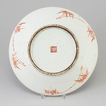 A Chinese famille rose porcelain dish, Qing dynastin, 19th century.