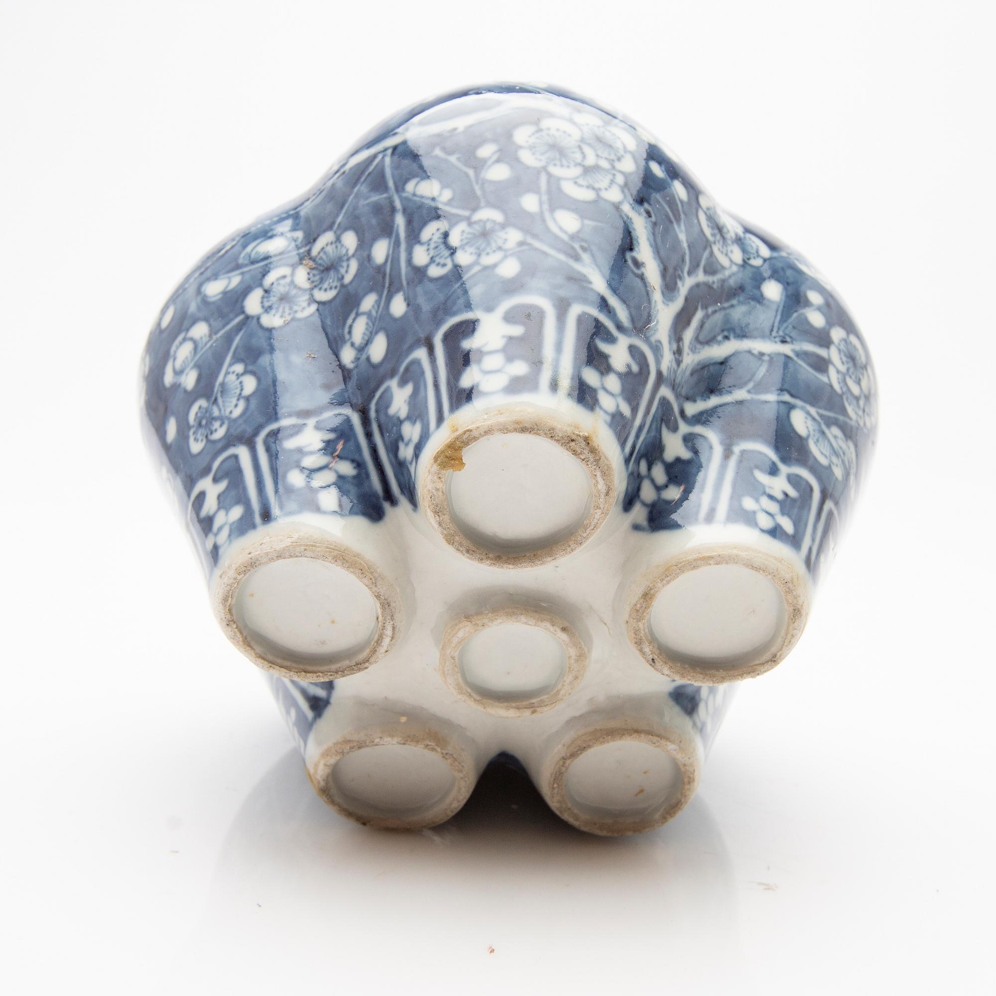 Vases, 2 pcs, China, 19th century.