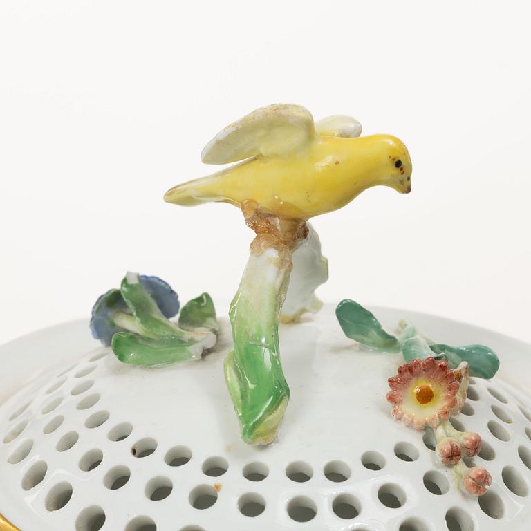 Meissen, Potpurriurna med lock, porslin, omkring 1900.