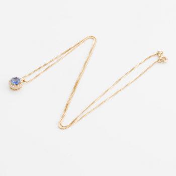 Pendant with chain in 18K gold with a faceted sapphire and round brilliant-cut diamonds.