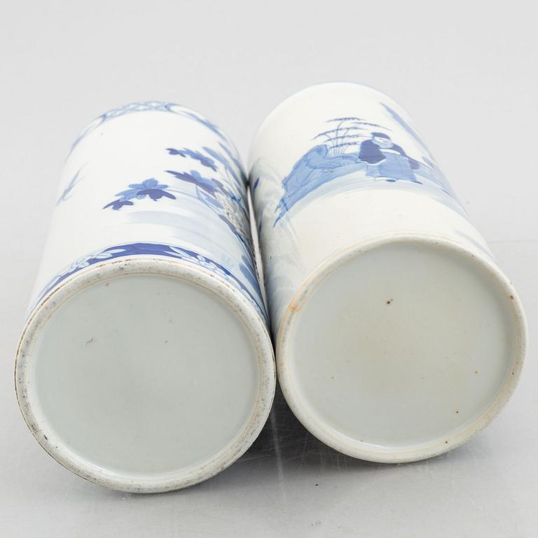 Two porcelain brush pots/vases, China, Qing dynasty, 19th century.