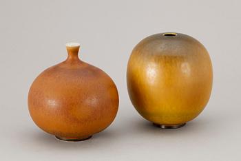 VASER, 2 st, stengods, Munk, Enköping, 1970-tal.