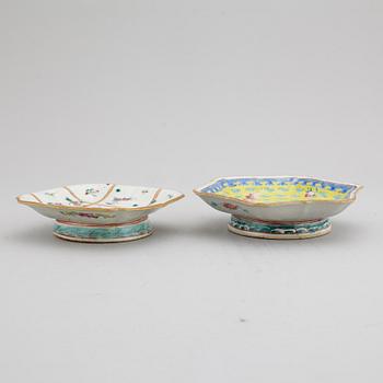 Two famille rose tazzas, late Qing dynasty, circa 1900.