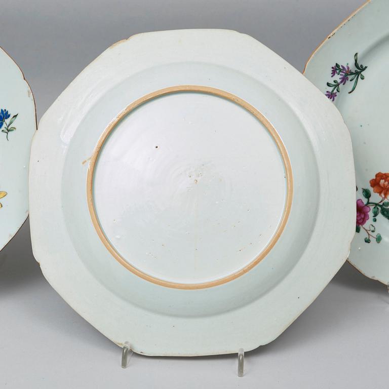 A part famille rose dinner service, Qing dynasty, Qianlong (1736-95). (15 pieces).