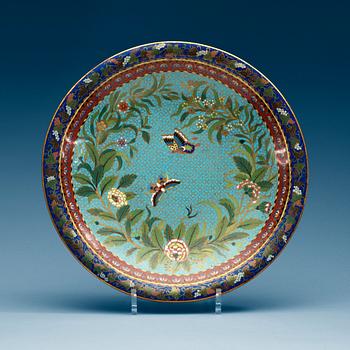 A cloisonné dish, late Qing dynasty (1644-1912).
