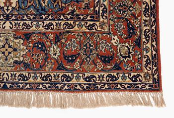 An antique/semi-antique Isfahan, rug c. 239 x 143 cm.