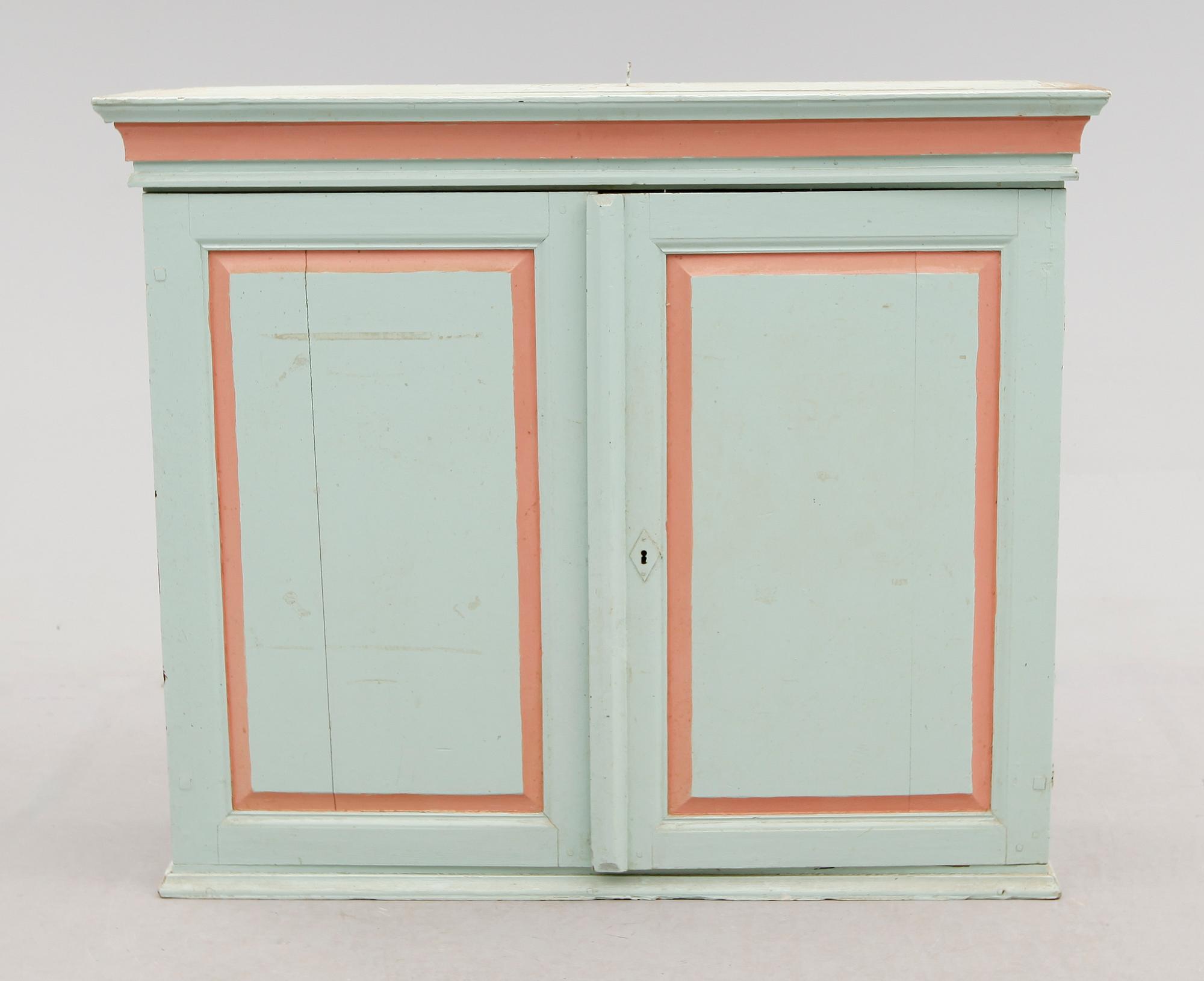 ÖVERSKÅP, allmoge, 1800-talets andra hälft.