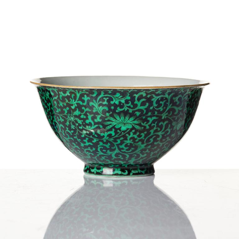 Skål, porslin. Qingdynastin med Qianlongs märke.