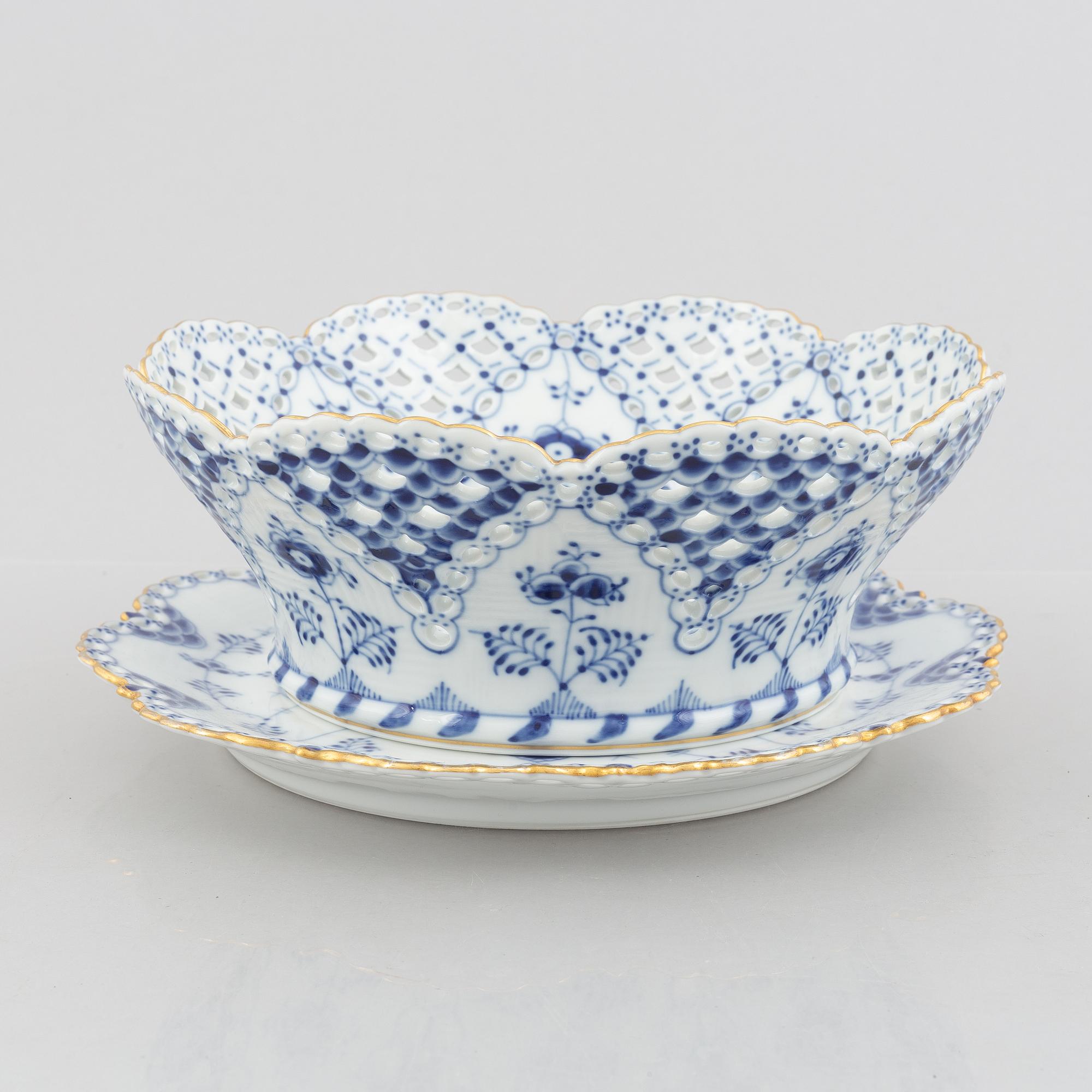 A 'Blue Fluted Full Lace'/'Musselmalet' Fruit Bowl and Stand, Royal Copenhagen, model number 1061 and 1062, 1966.