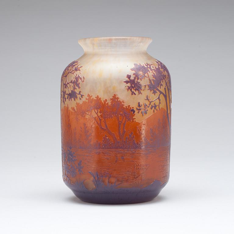 VAS, glas, jugend, signerad Daum Nancy, France.