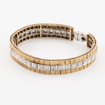 Bracelet in 14K gold and white gold with brilliant-cut diamonds.