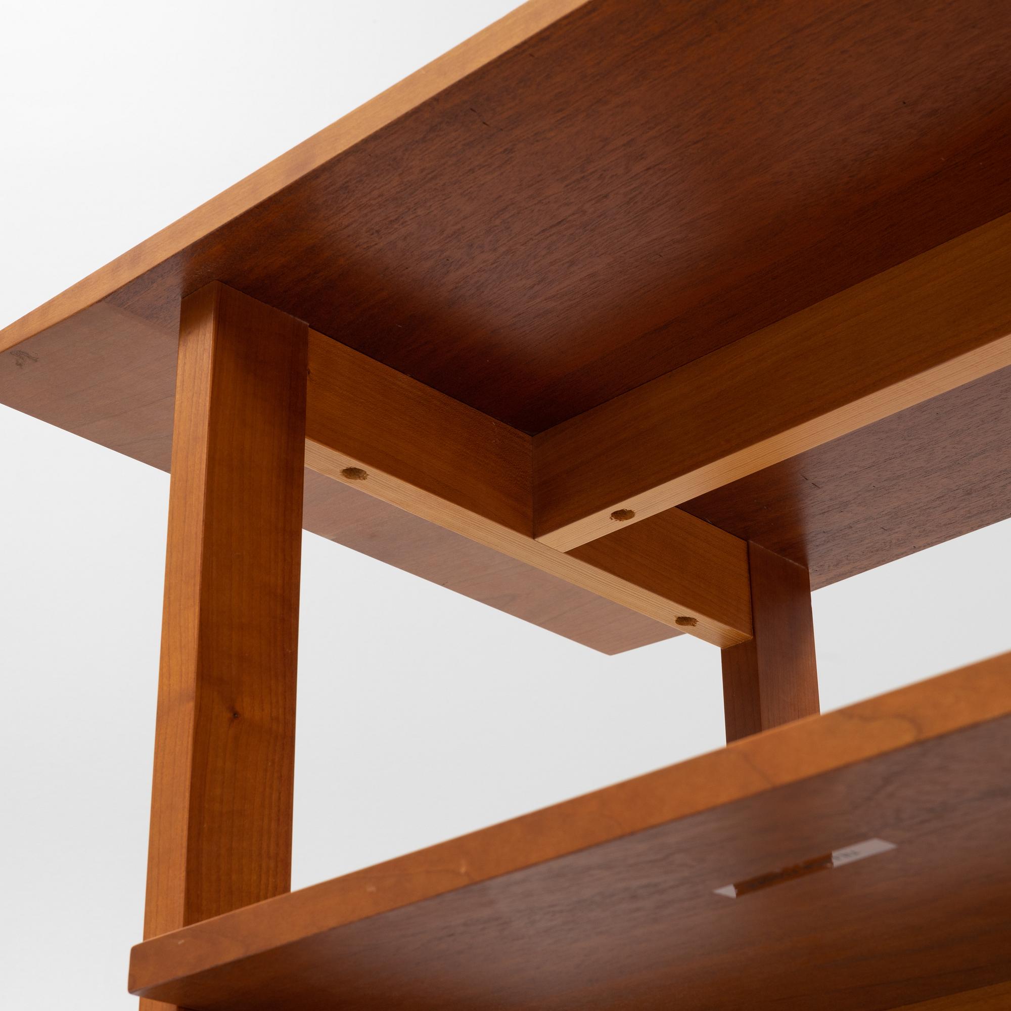 Josef Frank, biblioteksbord/ sideboard, modell 648, Firma Svenskt Tenn, efter 1985.