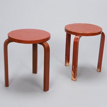 ALVAR AALTO, a pair of mid-20th Century 'E60' Stools for Artek.