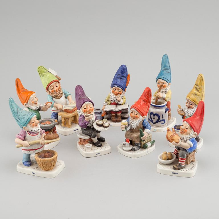 A set of 9 porcelain Goebel figurines, Germany.