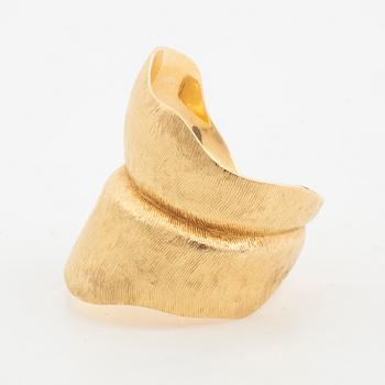 OLE LYNGGAARD, CHARLOTTE LYNGGAARD, large leaf ring 18K gold.
