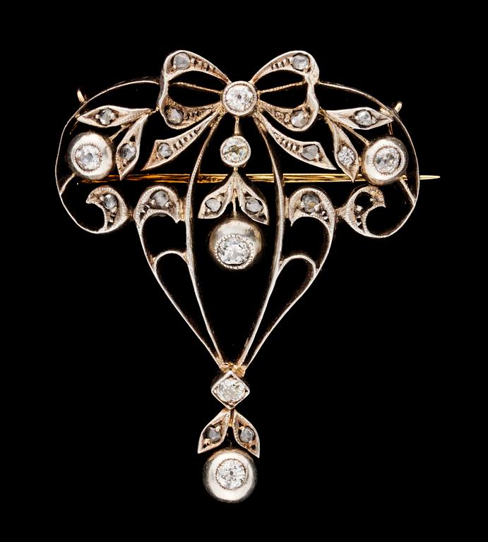 A gold and platinum diamond brooch.