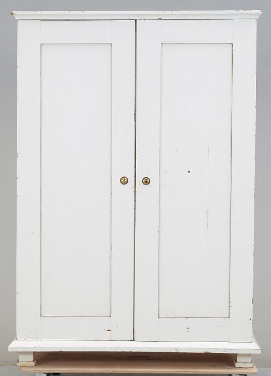 KLÄDSKÅP, delvis 1800-tal.