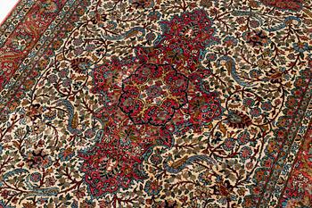 Matta, ghom, silke, 185 x 124 cm.