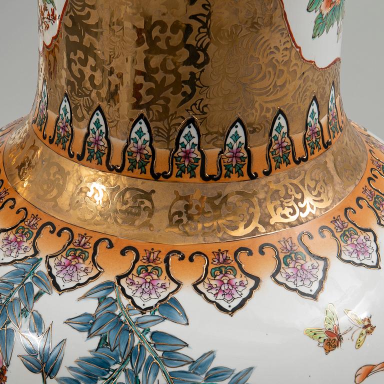 Floor vases, 1 pair, China, 19th/20th century.