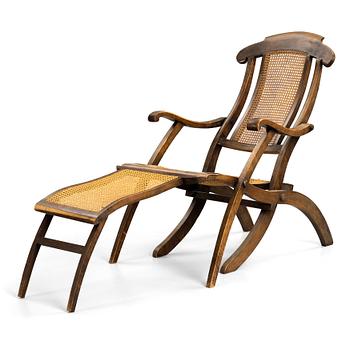 A stained wood and rattan deck chair, first half of 20th century.