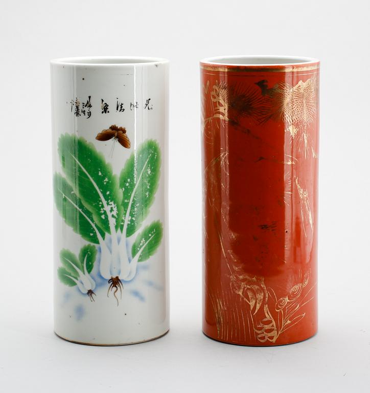 PENSELVASER, 2 st, porslin, Kina, 1800-/1900-tal.