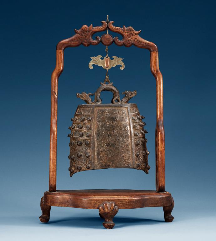 A bronze bell, Archaistic style, presumably Ming dynasty.