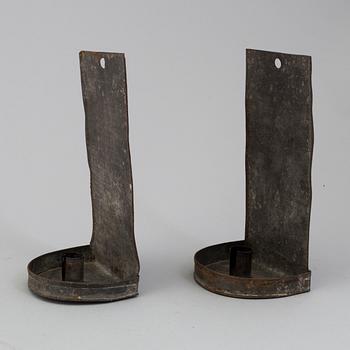 VÄGGLAMPETTER, ett par, allmoge, bleckplåt, 1800-talets senare del.