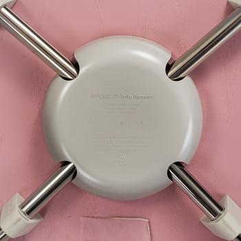 ARNE JACOBSEN, barngrupp, 4 stolar samt bord, Fritz Hansen.