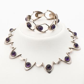 ARNE JOHANSEN, KAULAKORU ja RANNEKORU, hopeaa, pyöröhiotut ametistit. Tanska 1970-luku.