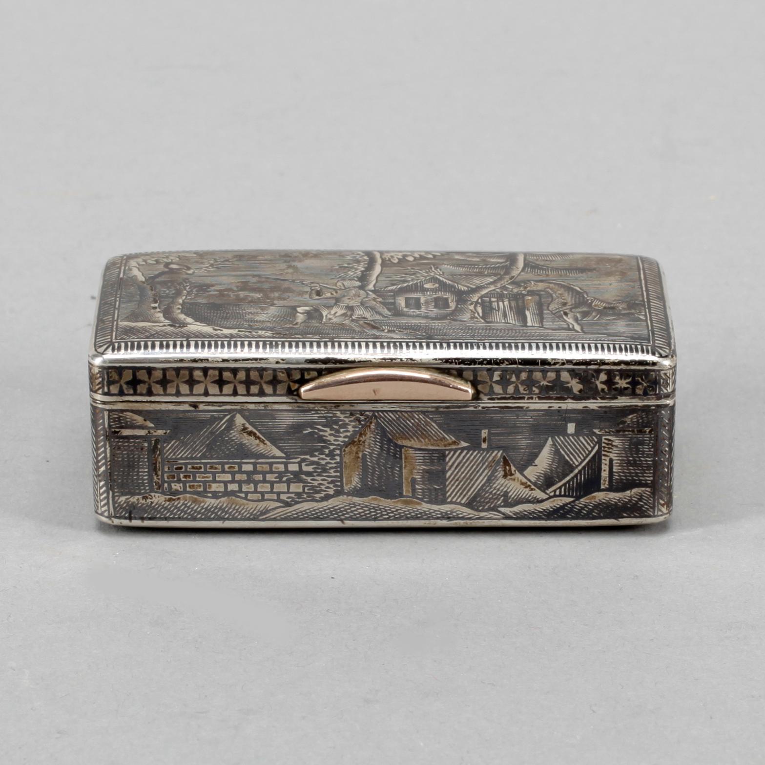 DOSA, silver, Ryssland, märkt H.A daterad 1834. 97 gram.