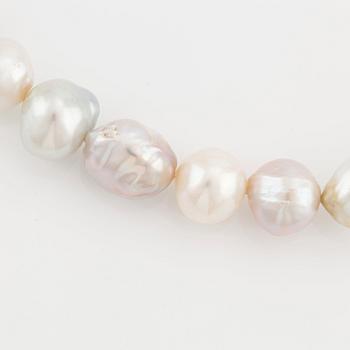A necklace with cultivated Kasumiga pearls, Gaudy.