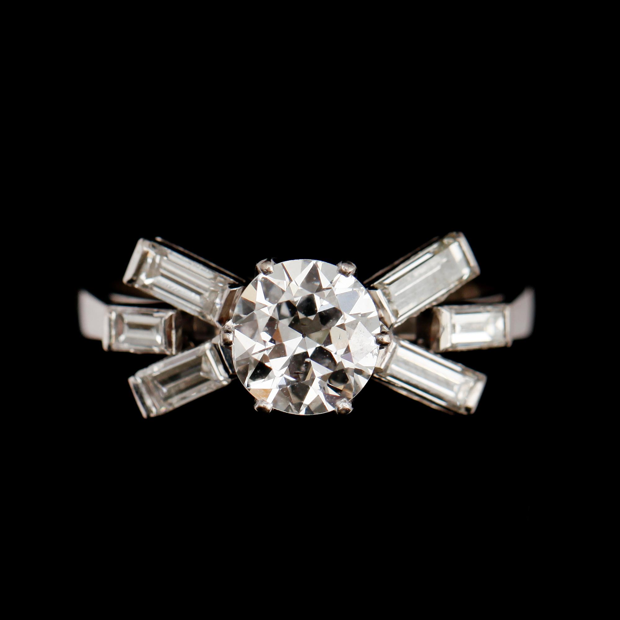 RING, 18 k vitguld, briljant och baguetteslipade diamanter tot ca 1.94 ct, svenska stämplar Torndahl Stockholm.