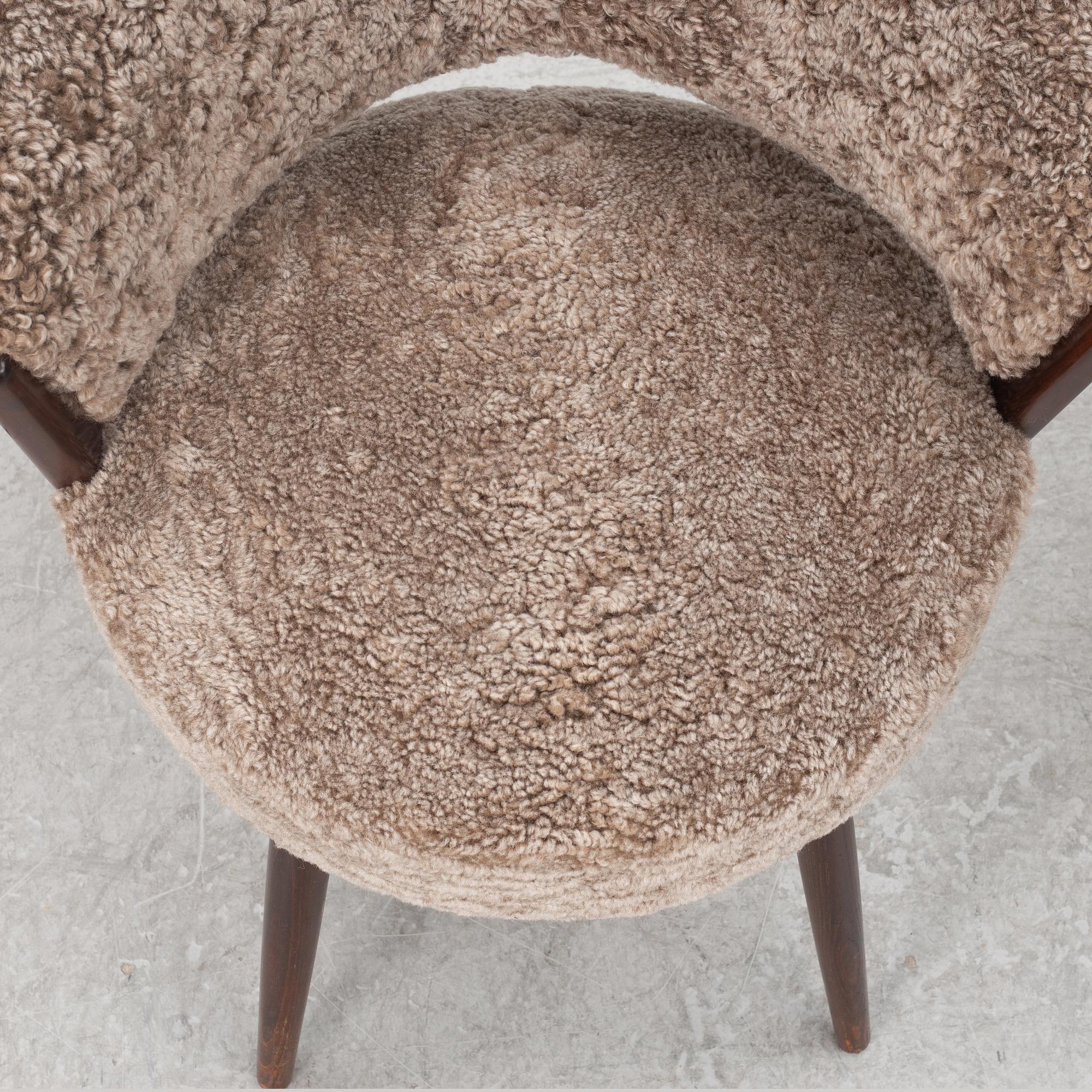 A pair of armchairs, AB Bröderna Biörs Snickerifabrik, mid-20th century.